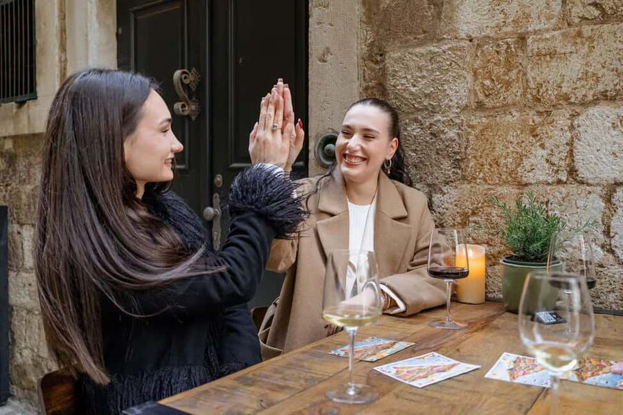 Wine Tour - Get to know local grapes - The sommelier-led wine tasting and snack pairings