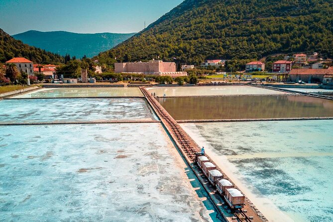 Wine tour peninsula Pelješac - Dubrovnik to Ston on the D8 coast: the drive that sets the tone